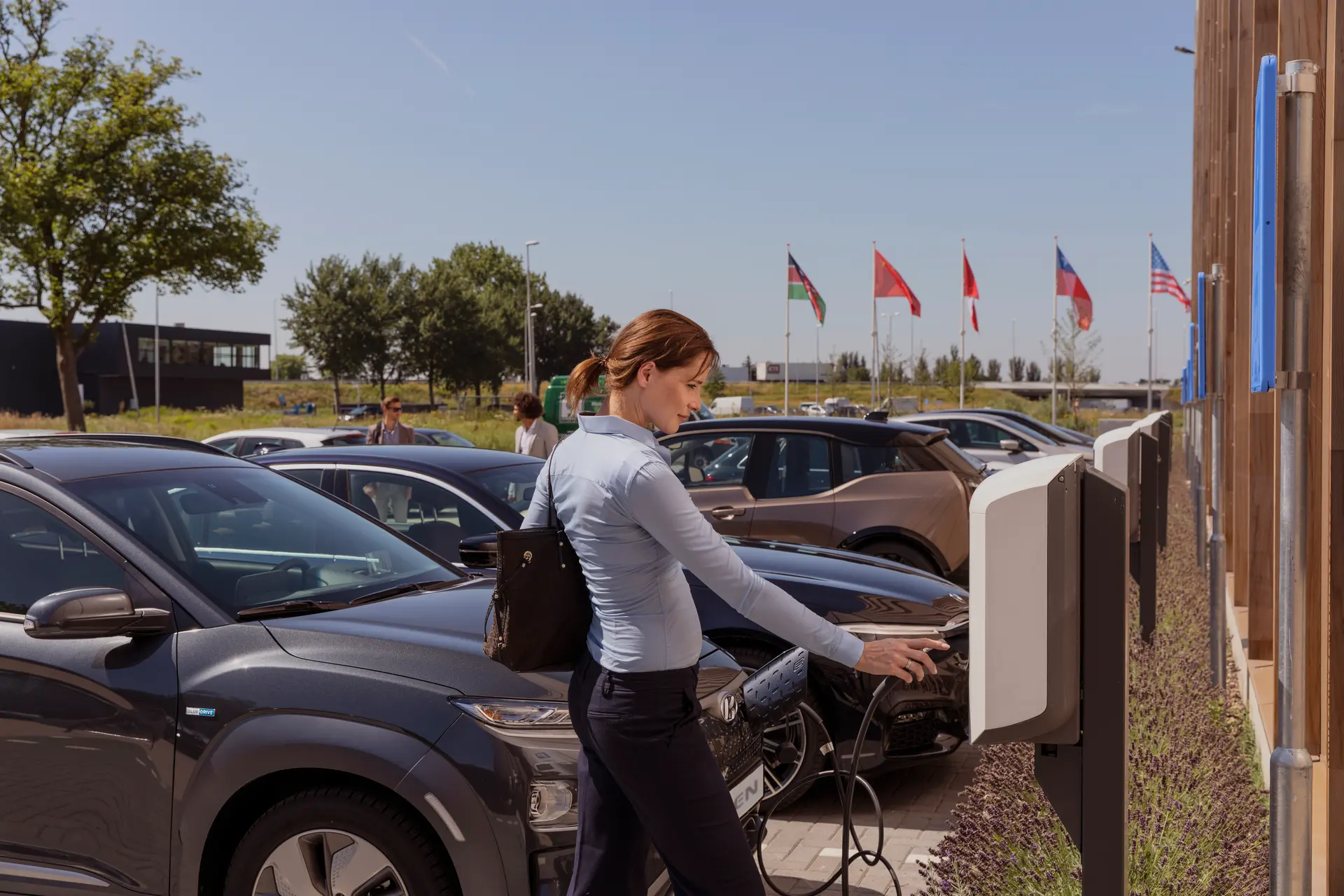 Alfen laadstation in gebruik bij een elektrische auto
